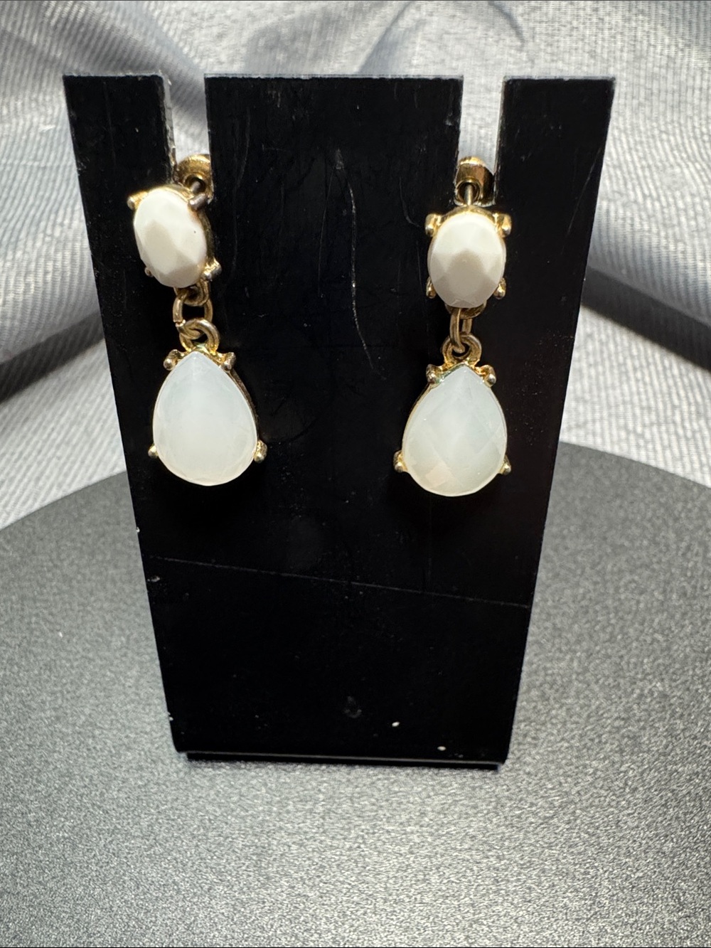 VTG Source Unknown Gold-Tone White Teardrop Dangle Earrings